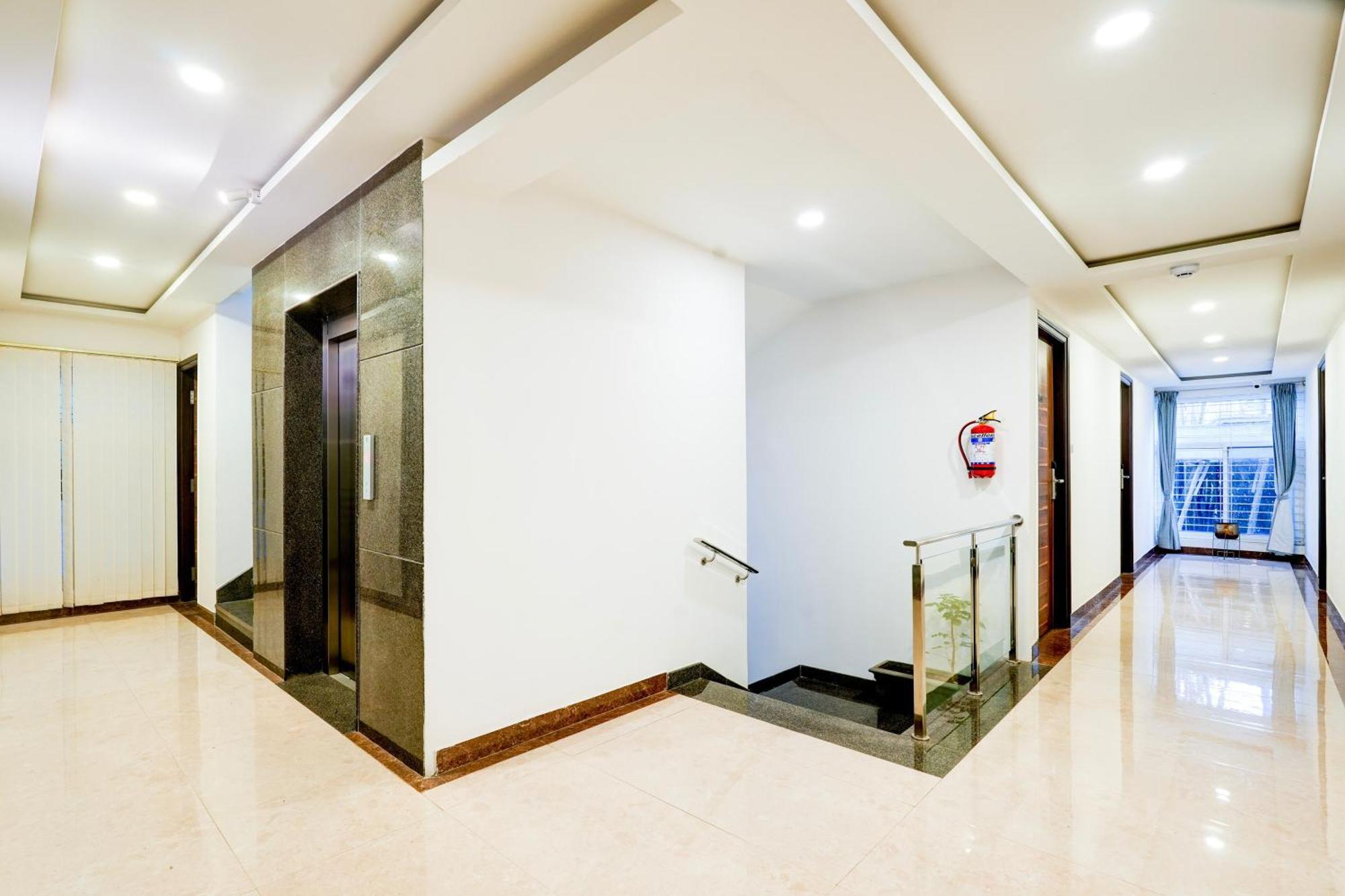 Super Townhouse Oak Aecs Formerly Bangalore Times エクステリア 写真